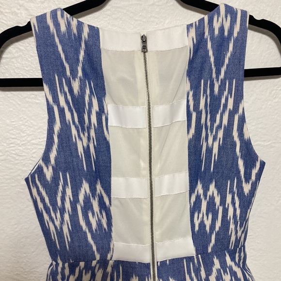 Alice + Olivia by Stacey Bendet Sleeveless Dress in Blue and White Sz 4 - Picture 7 of 14